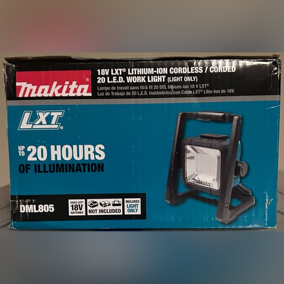 New Makita light 4 piece Bundle w/light,lunchbox,waterbottle, Bullet flashlights - Picture 2 of 9